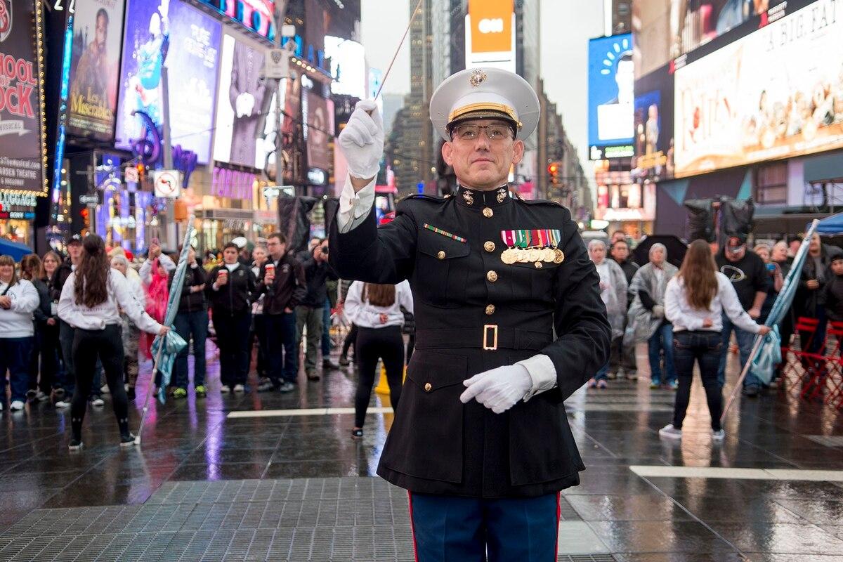  Marines lead the way in NYCs 100th Veterans Day Parade with commandant as grand marshal
