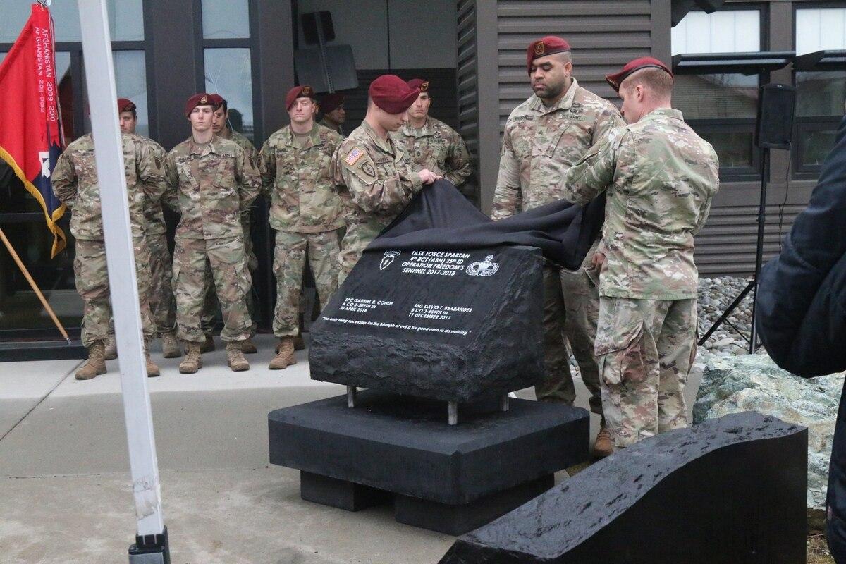  Army Alaska soldiers unveil memorial to 2 soldiers killed in Afghanistan