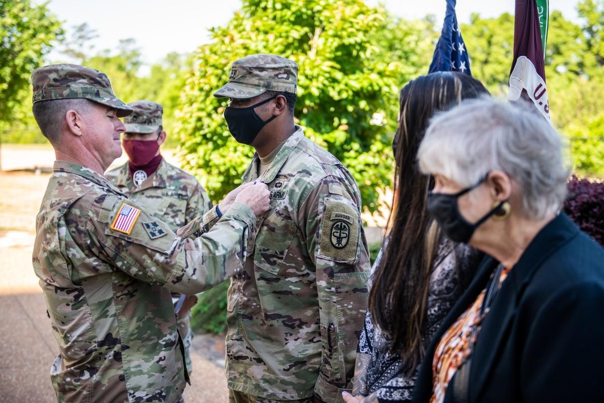 Maj. Gen. Patrick Donahoe presents the Soldier's Medal to Capt. Christopher Long for his attempt to save an Army sergeant who was being brutally attacked. (Patrick A. Albright/Army) Captain who tackled soldier wielding 13-inch knife honored years later