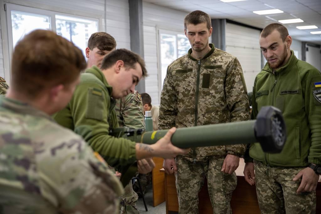 Thumbnail: Ukrainian military trainers learn about the M141 Bunker Defeat Munition system at the International Peacekeeping and Security Center, Jan. 28, 2021. (Sgt. Spencer Rhodes/Army)
